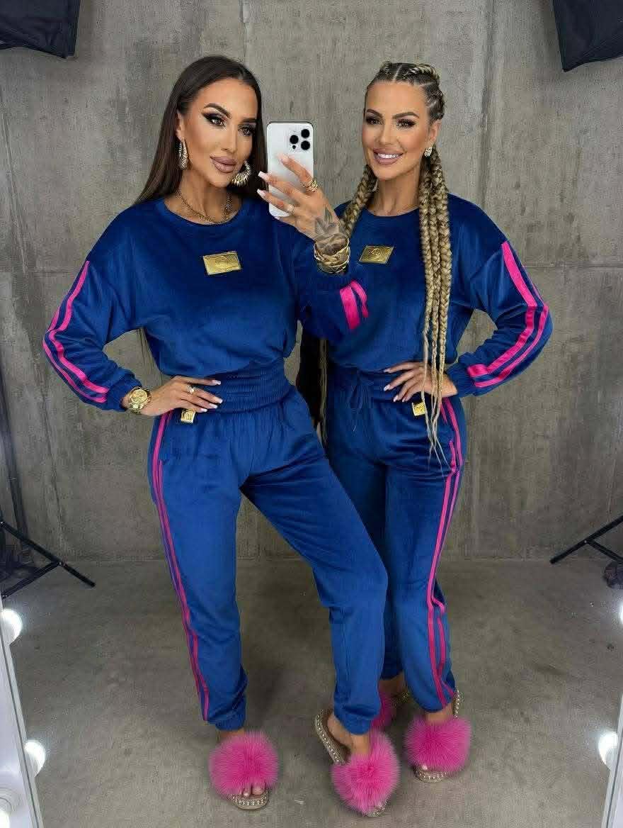 Dres damski Pink Mania niebieski z różowymi paskami, komplet bluza i spodnie w stylu casual i streetwear