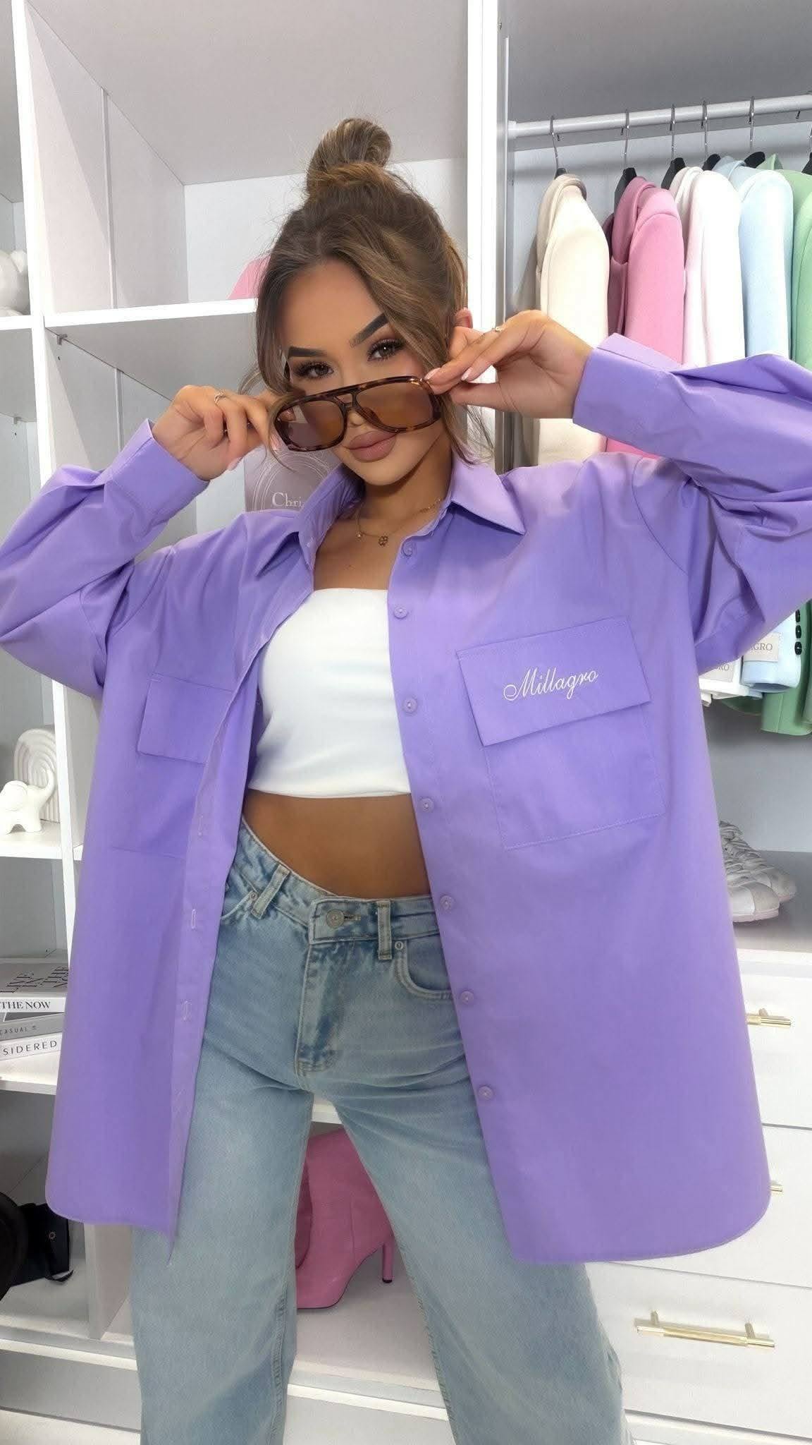 Koszula oversize Millagro lila damska, modna stylizacja casual z jeansami, luźna koszula bawełniana, elegancki i wygodny look na co dzień