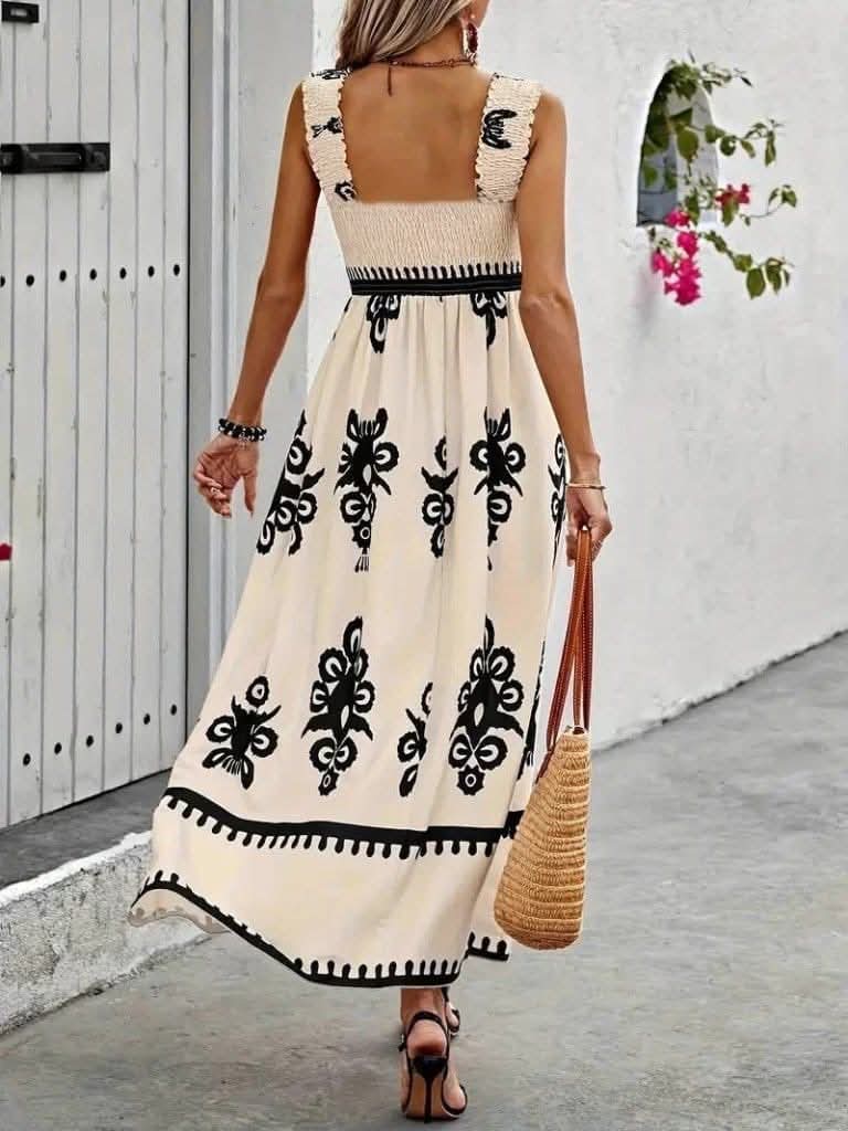 Beżowa sukienka maxi boho z czarnym wzorem i odkrytymi plecami na lato