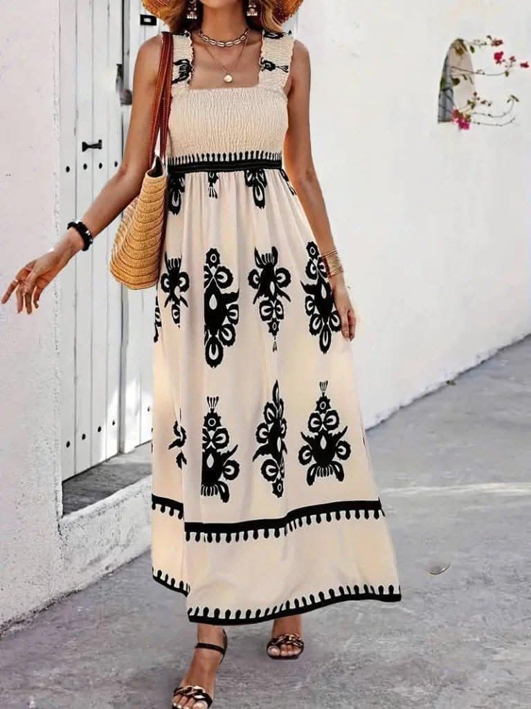 Damska beżowa sukienka boho maxi z czarnym ornamentowym wzorem i letnim fasonem